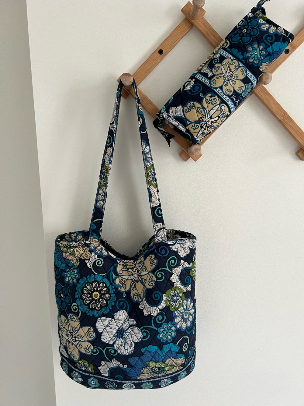 Vera Bradley Mod Floral Blue Tote & Pouch